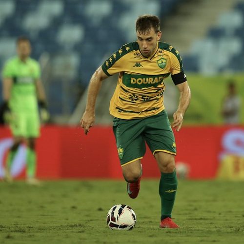 “‘Tem que ter pé no chão!’” – Cuiabá celebra vitória, mas capitão faz alerta ao elenco