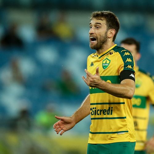 ‘Não aparecemos pro jogo’, dispara capitão após Cuiabá vacilar contra o Operário