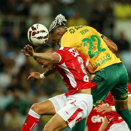 Cuiabá recebe líder Vila Nova em duelo decisivo para encostar no G6
