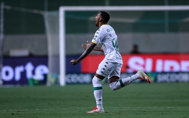 Com pé calibrado, Matheusinho marca duas vezes, coloca o Cuiabá no G-4 da Série B e embala para duelo contra o Paysandu