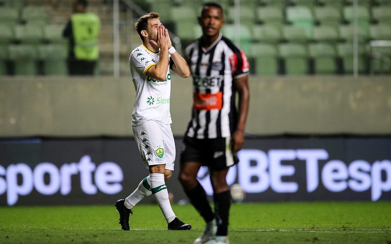 Separados por um ponto, Cuiabá encara o Athletic-MG fora de casa para se afastar do Z-4