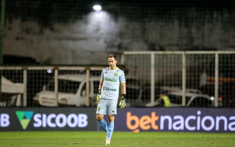Ex-Cuiabá, goleiro Mateus Pasinato acerta com o Felgueiras de Portugal