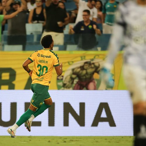 No embalo do ‘novo Dourado’, Cuiabá domina e despacha o lanterna Paysandu