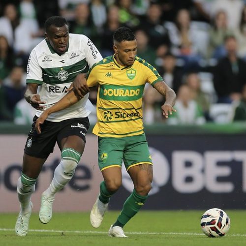 Sem resposta para desfalques, Cuiabá cai para o Coritiba e estaciona na tabela