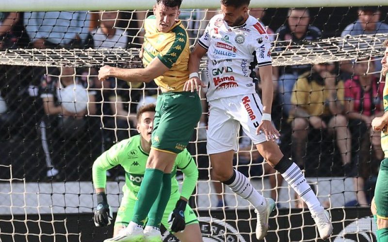 Dourado abre vantagem, mas sofre gol nos minutos finais em Ponta Grossa