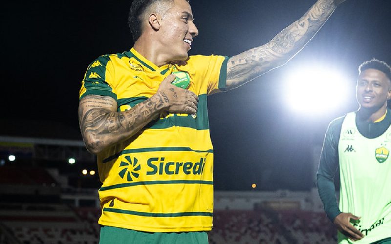 “Falta cinco rodadas e o Cuiabá precisa do meu melhor”, diz Carlos Alberto