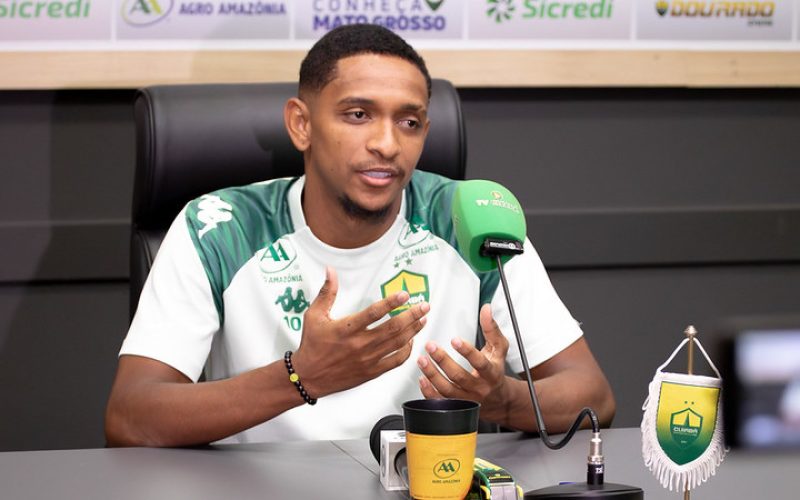 Hernandes valoriza reação do Cuiabá após vitória fora e destaca evolução do elenco