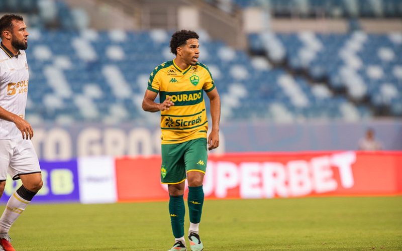 Nem no banco: Eliel se machuca antes do duelo com o Athletic e vira mais um problema na DM
