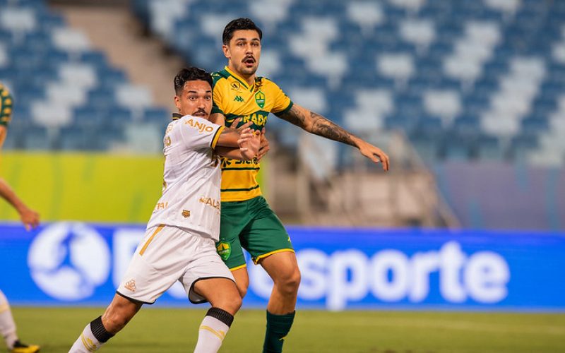 Roteiro cruel: Cuiabá domina, mas sofre empate do Criciúma no último lance