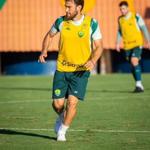 Empereur está de volta? Veja quando o zagueiro volta a jogar pelo Cuiabá