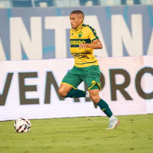 Mais uma baixa:Lateral Nino Paraíba não faz mais parte do elenco do Cuiabá