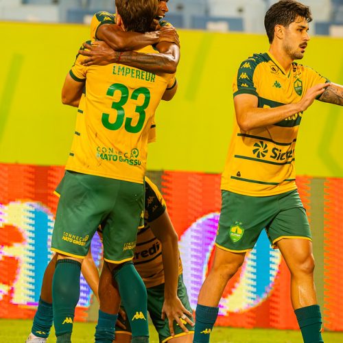 Cuiabá vence o CRB na Arena Pantanal, encerra jejum em casa e ganha fôlego na Série B