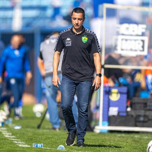 Eduardo Barros completa um ano no comando do Cuiabá entre os técnicos mais longevos do país