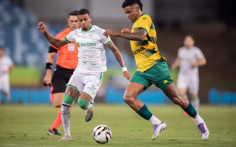 Weverson ganha espaço e tem contrato renovado pelo Cuiabá até 2028