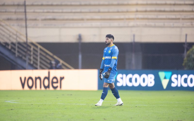 Marcelo Carné sofre ruptura e pode desfalcar o Cuiabá por até seis meses