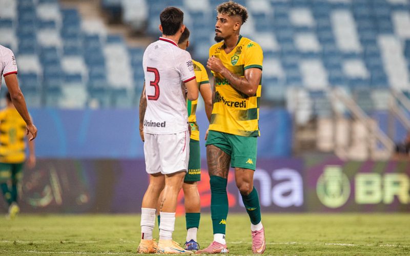 Já são três! Cuiabá desperdiça chances, perde para o Atlético-GO na Arena Pantanal e amplia jejum na Série B