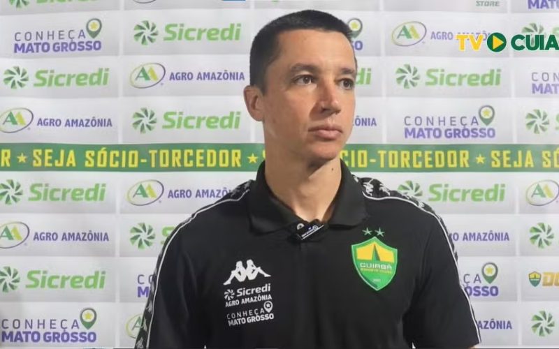 “A pressão não me incomoda”: Eduardo Barros defende trabalho após empate do Cuiabá