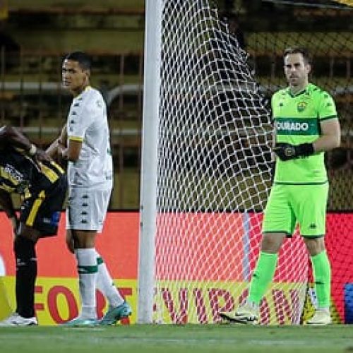 Mateus Pasinato Faz Boa Estreia da Série B e Redefine a Confiança da Torcida