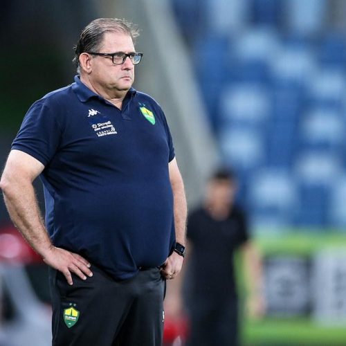 Guto Ferreira explica ausência de Bruno Alves e destaca importância da rotatividade no elenco