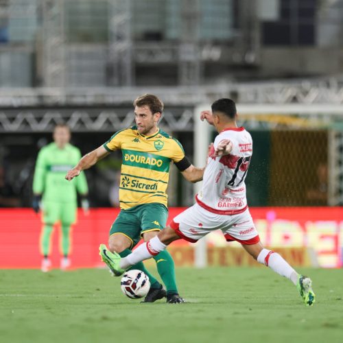 Vitória devolve moral; Alan Empereur fala em acesso e Luan Polli destaca entrega