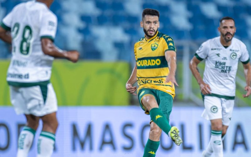 Lei do ex e terceira derrota seguida: Cuiabá perde para o Goiás e confirma série B em 2026