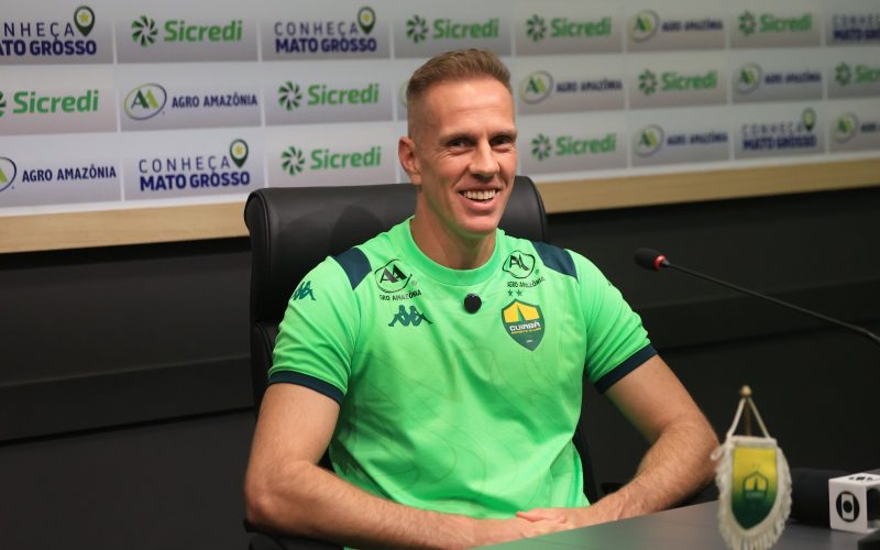 João Carlos convoca torcida e projeta sequência decisiva do Cuiabá na Série B