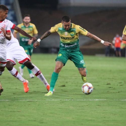 Náutico chega embalado para duelo contra o Cuiabá após goleada e domínio na seleção da rodada