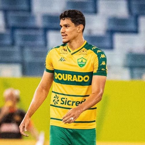 Passagem relâmpago: zagueiro deixa o Cuiabá após cinco jogos