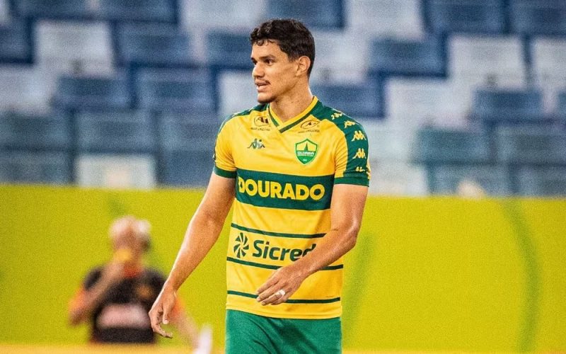Passagem relâmpago: zagueiro deixa o Cuiabá após cinco jogos