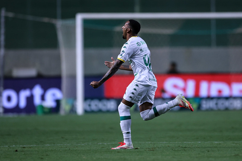 Com pé calibrado, Matheusinho marca duas vezes, coloca o Cuiabá no G-4 da Série B e embala para duelo contra o Paysandu