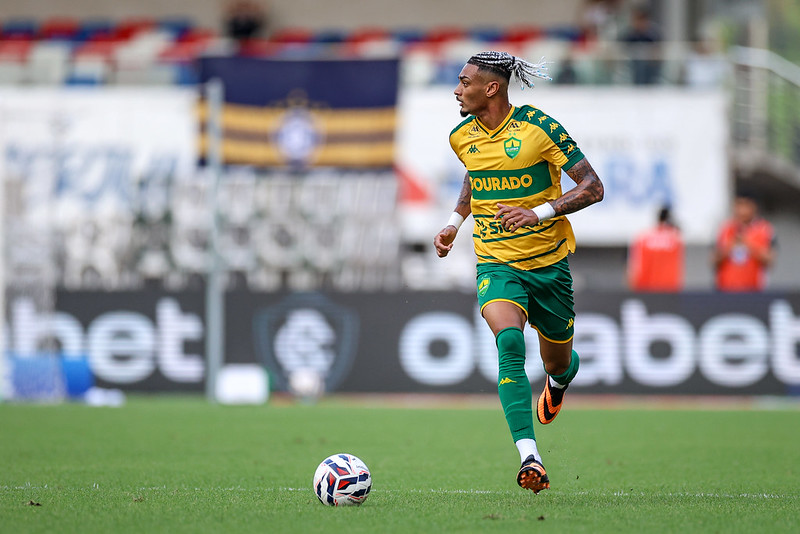 Cuiabá no mercado: reforços, recusas e a surpreendente saída de Derik Lacerda