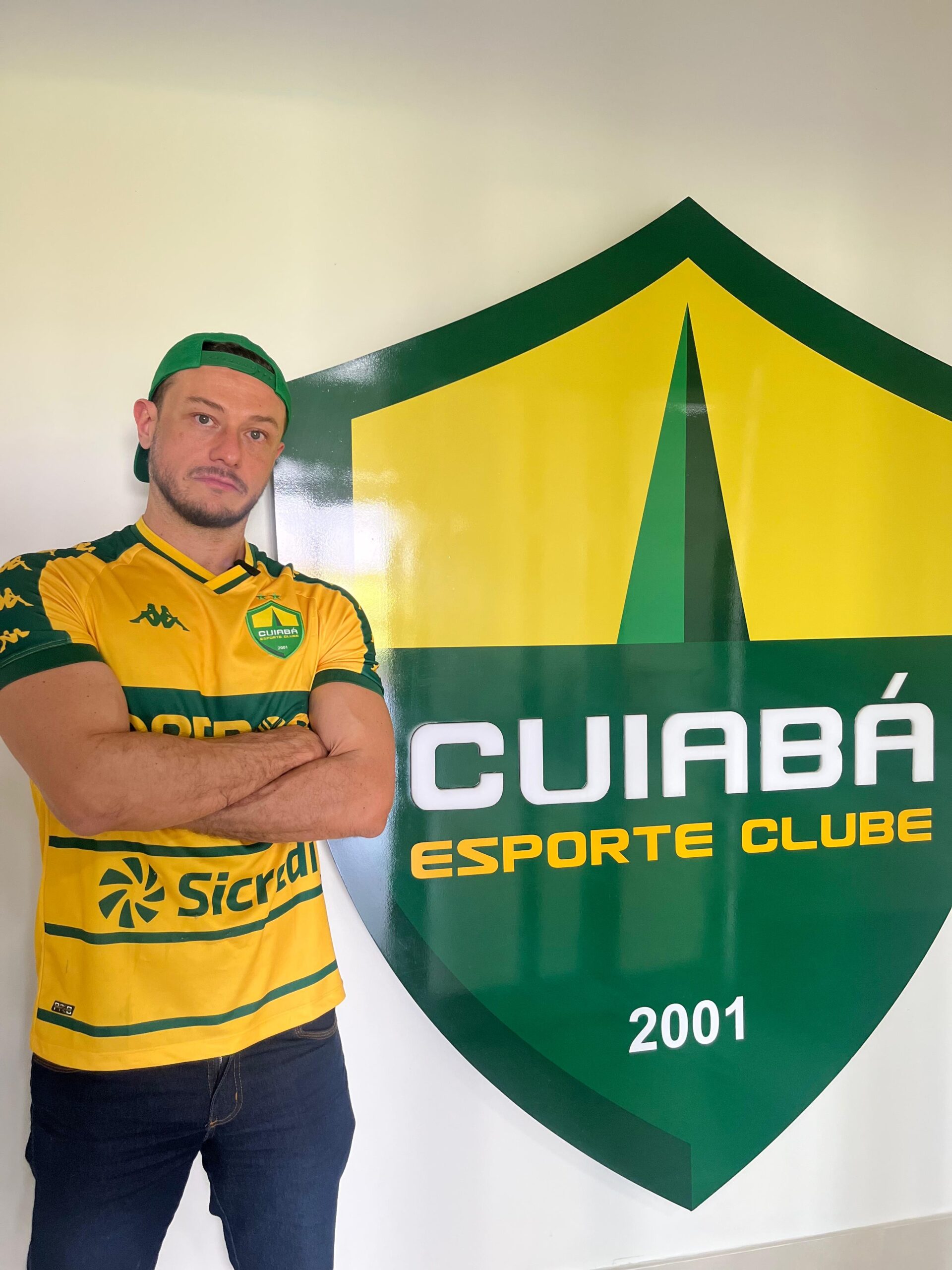 Caio Cappi desembarca em Cuiabá e se surpreende com o Dourado: “Mudou minha visão do clube”
