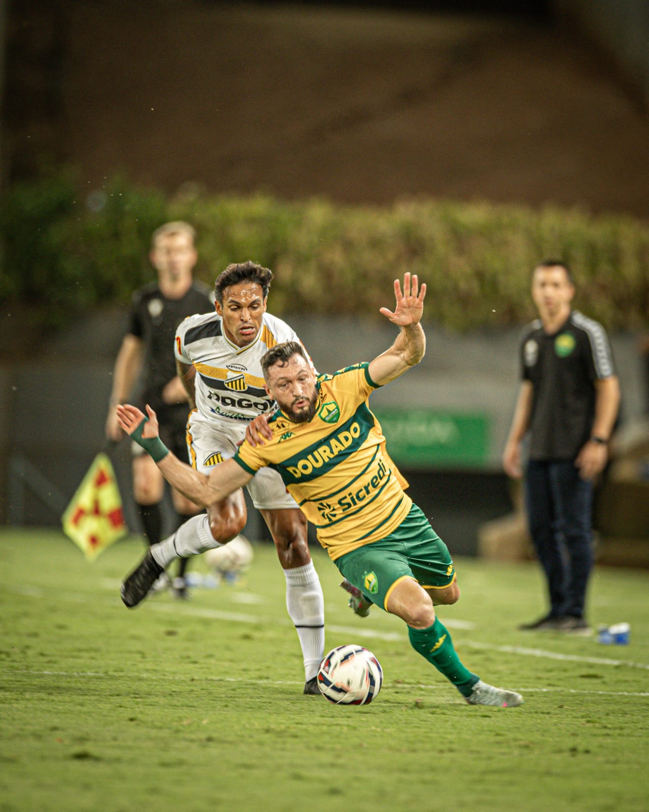 Cuiabá perde em casa, vê invencibilidade ruir e se complica na briga pelo G4