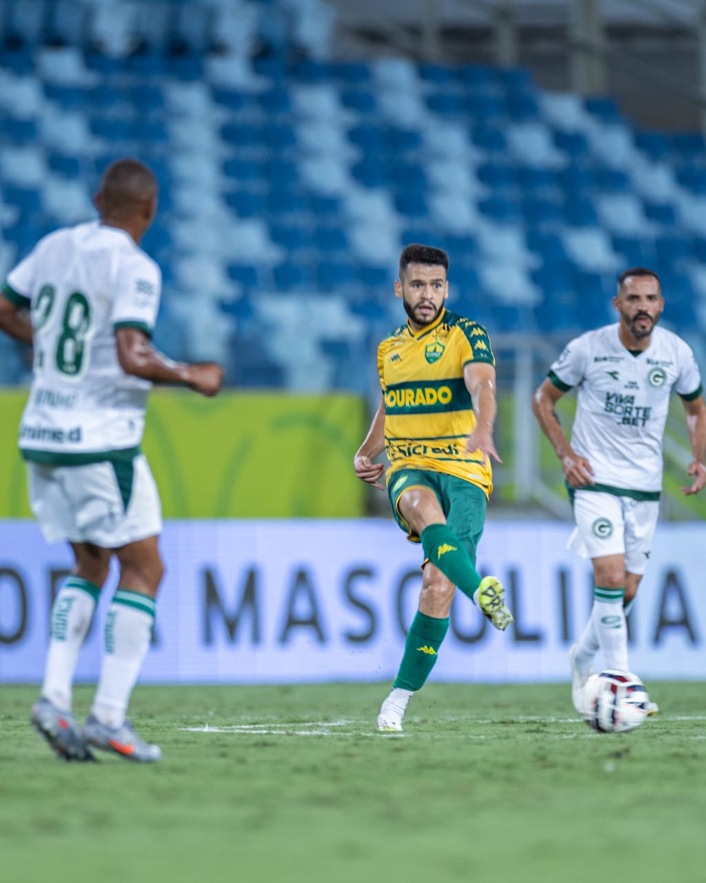 Lei do ex e terceira derrota seguida: Cuiabá perde para o Goiás e confirma série B em 2026