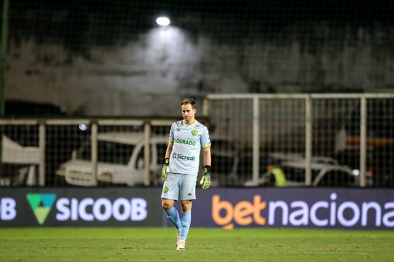 Ex-Cuiabá, goleiro Mateus Pasinato acerta com o Felgueiras de Portugal