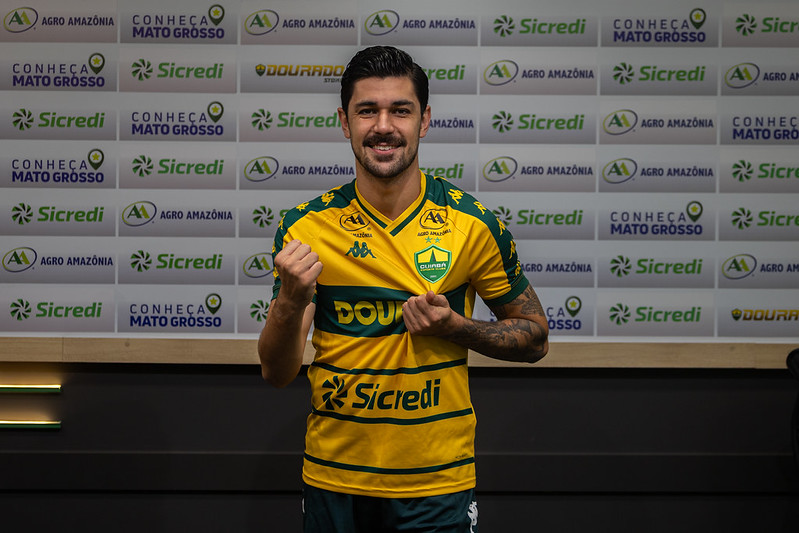 Ex-Santos, João Basso é contratado pelo Cuiabá para reforçar a zaga