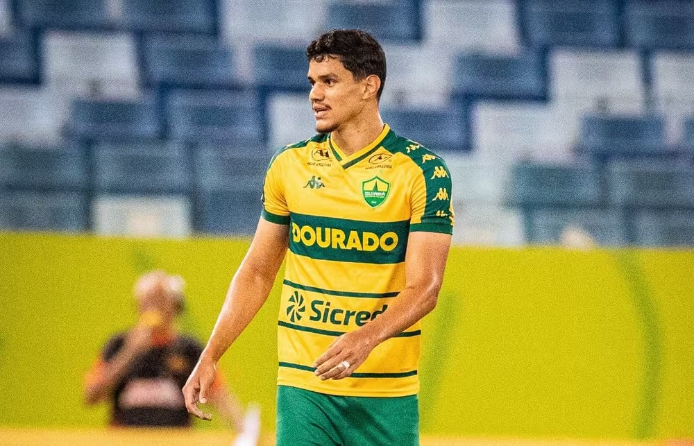 Passagem relâmpago: zagueiro deixa o Cuiabá após cinco jogos
