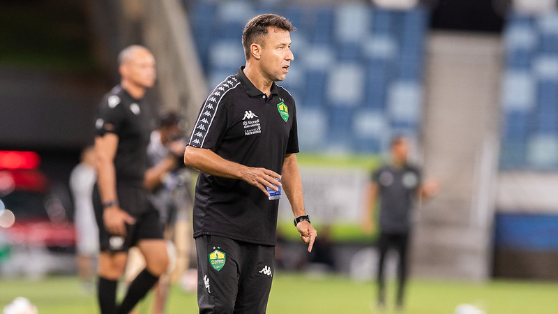 Cuiabá demite Eduardo Zuma após derrota no Brasileiro Sub-20