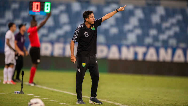 “Faltou concluir as jogadas”: auxiliar do Cuiabá analisa derrota para o Ceará