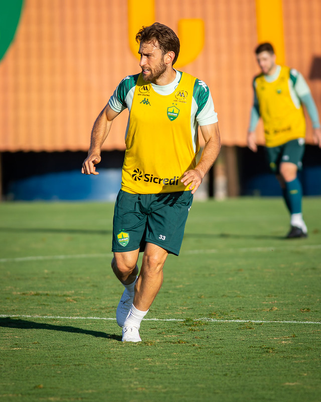 Empereur está de volta? Veja quando o zagueiro volta a jogar pelo Cuiabá