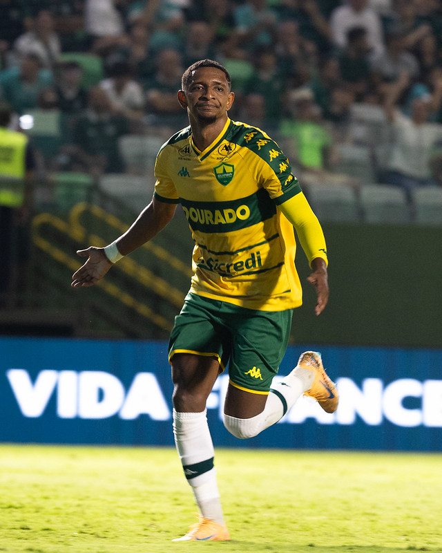 Saída confirmada: rescisão de Hernandes com o Cuiabá é publicada no BID da CBF