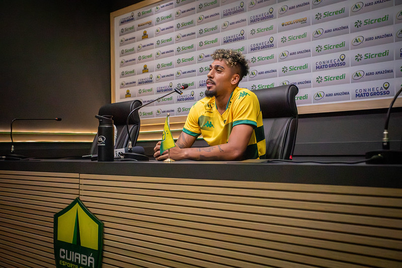 Apresentado pelo Cuiabá, Fábio Gomes diz que calor da capital é “surreal” e projeta estreia na Série B