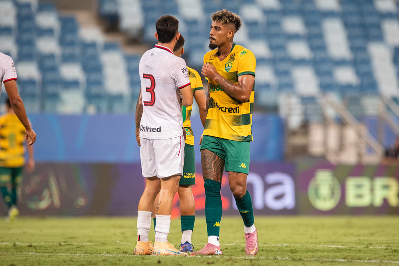 Já são três! Cuiabá desperdiça chances, perde para o Atlético-GO na Arena Pantanal e amplia jejum na Série B
