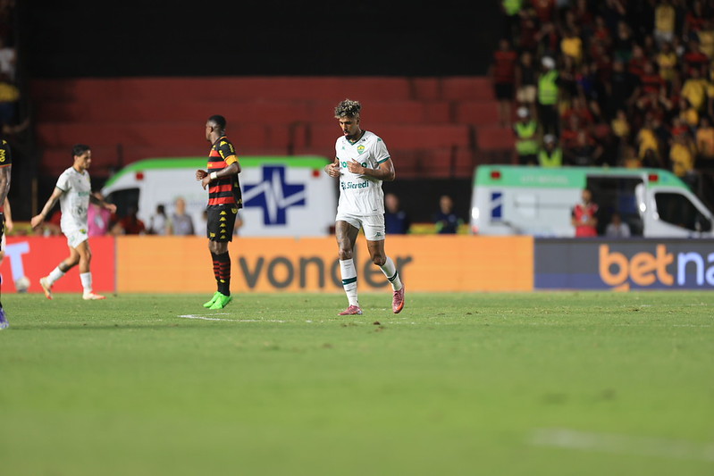 Fábio Gomes sofre lesão e está fora do duelo entre Cuiabá e Fortaleza