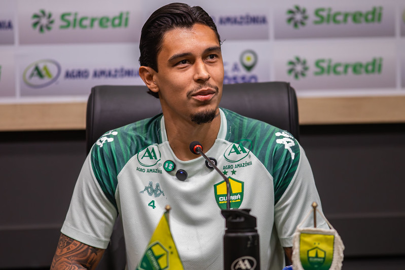 Vitor Mendes destaca recomeço no Cuiabá e liderança na defesa antes de duelo com o Operário-PR