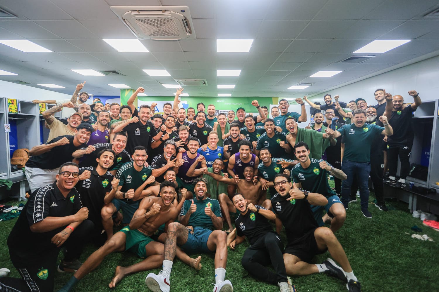 Vôte, que passeio! Cuiabá amassa o Náutico por 3 a 0 e segue tinindo na Série B